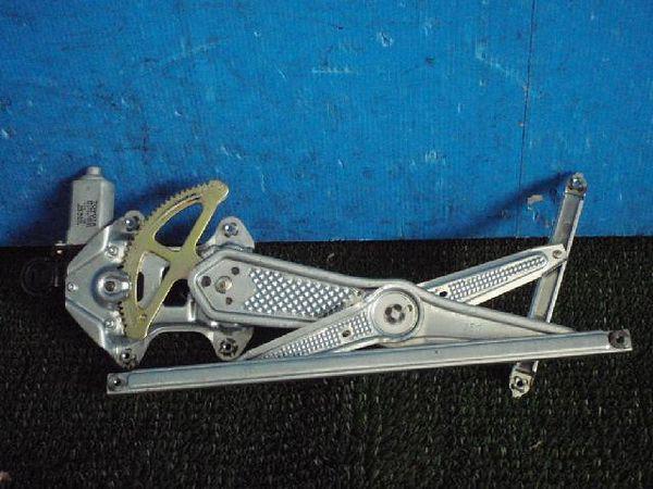 Toyota vitz 2000 front left door regulator [3013220]