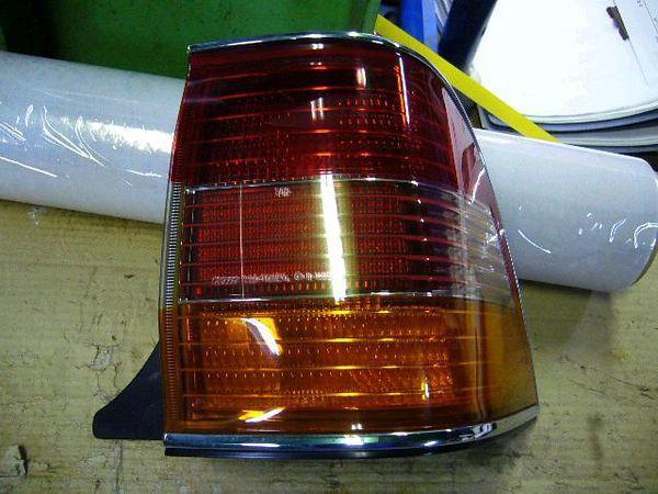 Toyota crown 2000 rear right combination lamp [1115500]