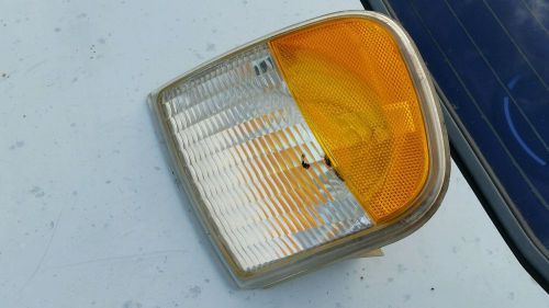 97-02 ford expedition/98-00 f150/97-99 f250 passenger park side marker light