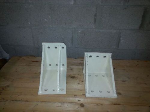 Twin disc transmission mounting brackets inboard