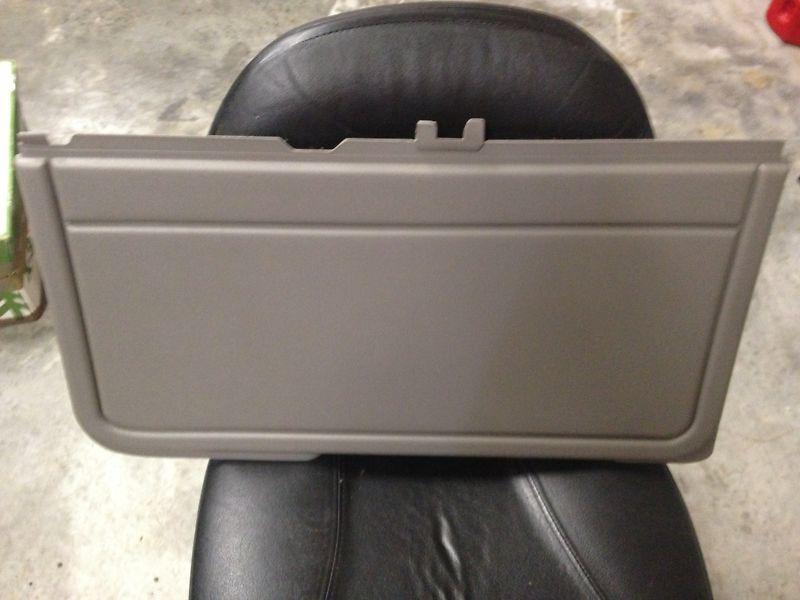 Tahoe yukon rear barn door lower panel passenger side 2000 2001 2002 2003 pewter