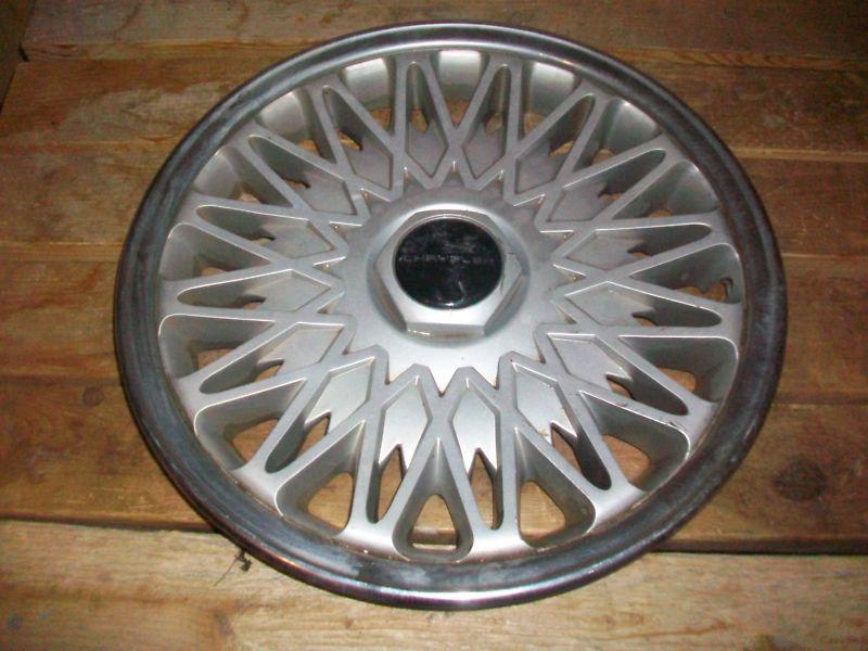 * 15 inch factory hubcap - chrysler - lhs / concord / new yorker - 1993-2002 ???