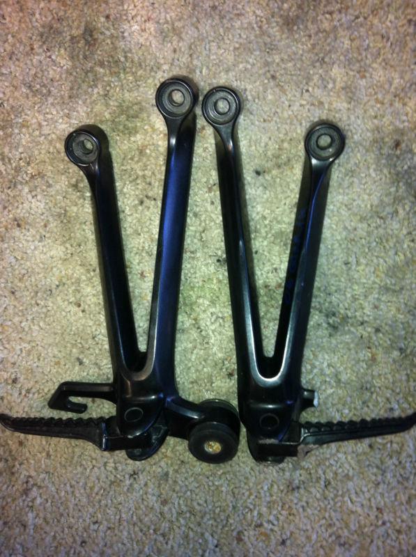 2005 2006 suzuki gsxr 1000 left right rear back passenger peg bracket side 999k