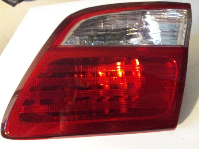 2000-2001 infiniti i30 passenger inboard right tail light (trunk) 