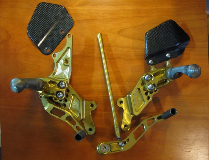 06-10 gsxr 600/750 gilles rearsets gold