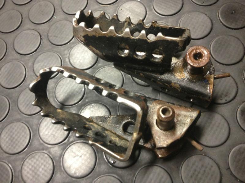 2001 yamaha yz80 yz85 yz 80 85 body frame foot peg pegs rests #1