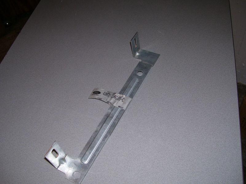 New 1989 left hand ford bronco bracket e9tz-13a115-c.