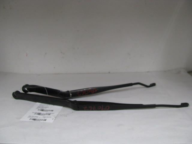 Wiper arms pair mitsubishi diamante 2003 03 386464