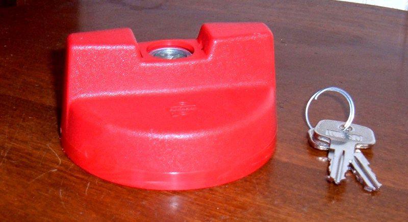 Volvo 140 locking gas cap (1968-1974) - oem