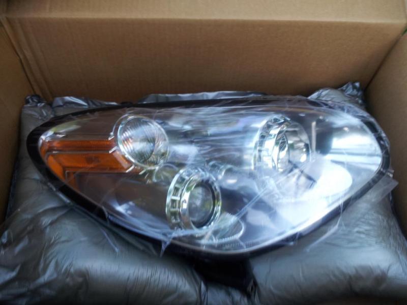 Subaru tribeca headlight assembly - nib - p/n:  84001xa00b