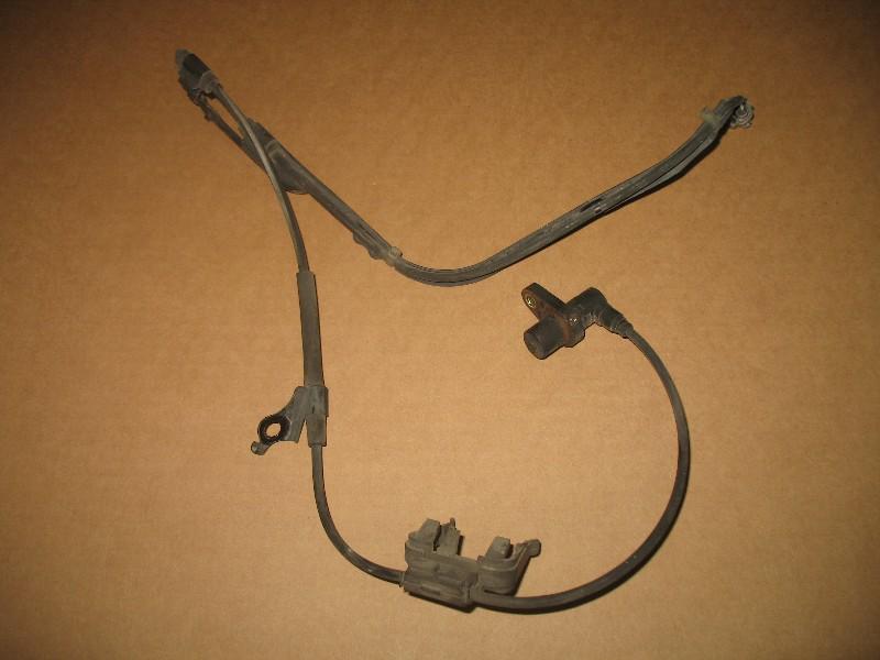 97 98 99 00 2001 lexus es300 abs front left wheel anti lock brake speed sensor 