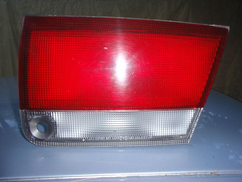 95 mazda 626 inner rh tail light assembly oem