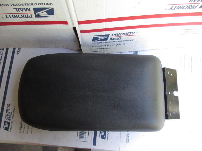 2004 2005 2006 2007 mitsubishi endeavor arm rest black