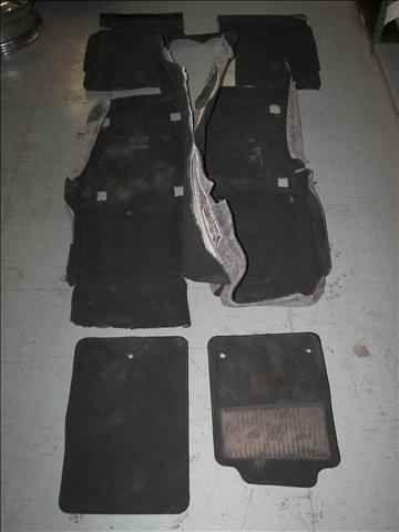 2008 corvette black carpet set & 2 floor mats used oem