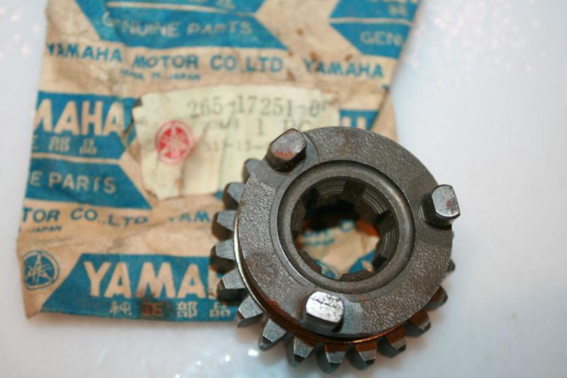 Nos yamaha motorcycle 5th gear wheel at1 ct1 ht1 1970-71