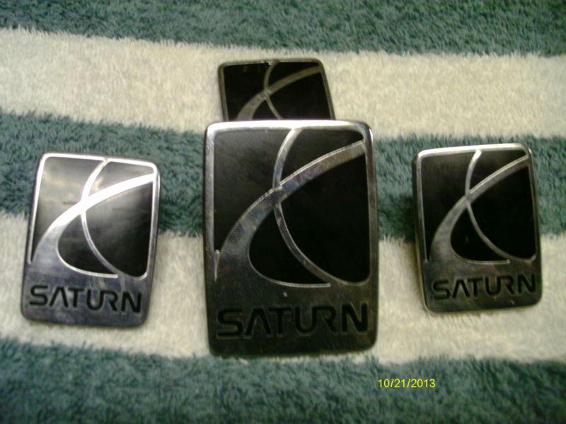 4 black saturn emblems, 1998 99, white hot coupe,red hot coupe,special edition 