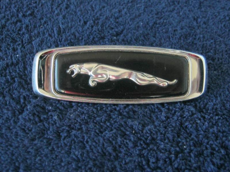  jaguar xj  drivers side/ left fender emblem logo 