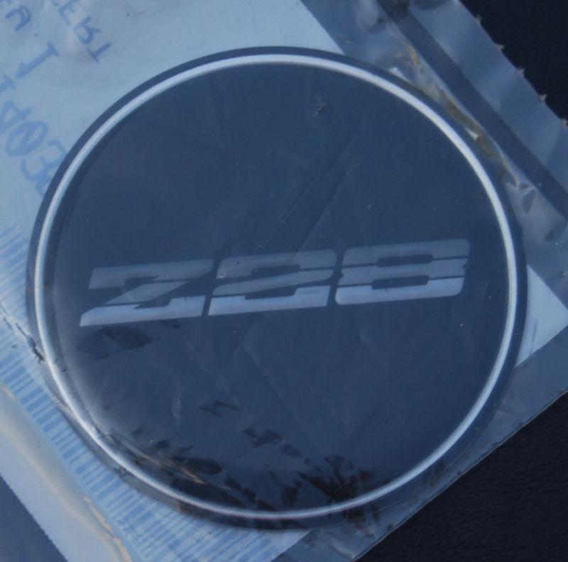 1982-92 nos camaro z-28 center cap emblem 3 shades silver - gm # 14035332 - new