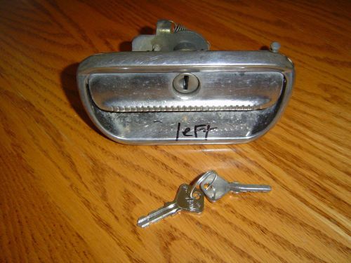 Alfa romeo gtv 105 series used exterior left side door handle with keys