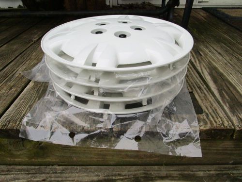 Nos 1995 - 2001 chevy lumina &amp; monte carlo white hubcaps set of 4 free shipping!