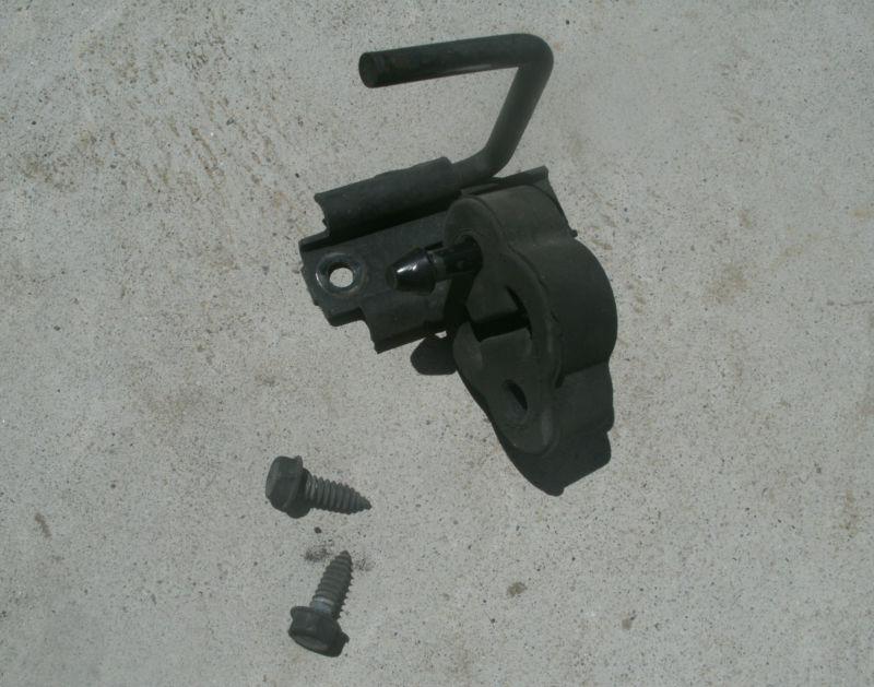 1999-2002 camaro exhaust muffler hanger hanger mounting bracket w/ insulator