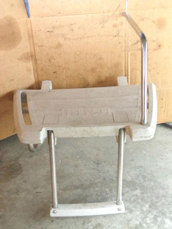 Bayliner swim platform 2 rail (1 up - 1 down) 1 step boat boarding ladder 1989