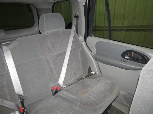 2004 chevy trailblazer rear seat belt & retractor only lh driver gray