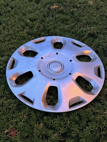 1 ford transit connect hubcap 15&#034; 2010-2013 genuine oem pre-owned. wheel cover