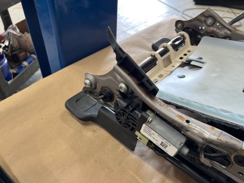 2018-2023 ford mustang rh passenger side electric power seat track heat/cool