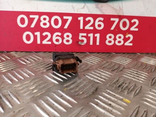 Vauxhall vivaro 2002-2014 electric window switch (front passenger side) 0573218