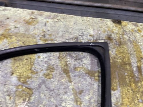 02-09 trailblazer left drivers side front door glass channel seal weatherstrip