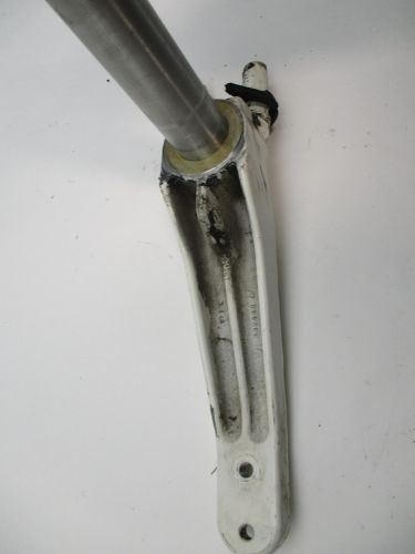 0397531 397531 evinrude outboard white long arm &amp; shaft steering bracket 0433585