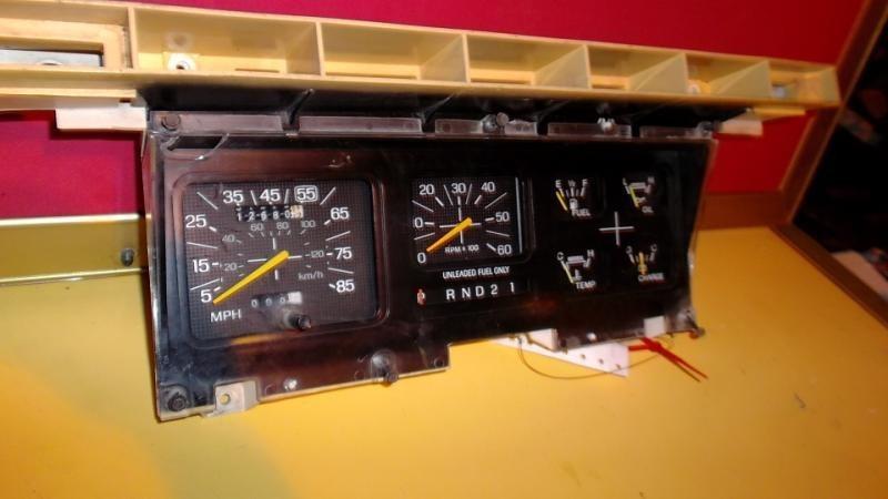 81 82 83 84 lincoln town car speedometer instrument gauge cluster panel analog