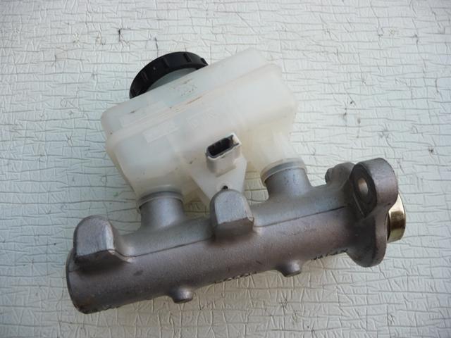 03 04 05 06 nissan 350z base master cylinder reservoir oem