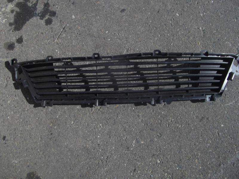 2013-2014 lexus es350 front bumper lower center grille oem