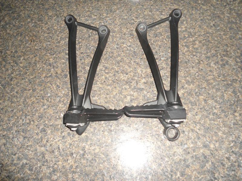 2013 kawasaki ninja zx6r zx6 zx6 r rear passenger pegs and brackets mint