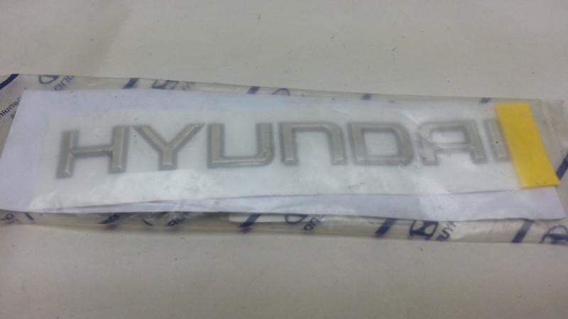 New genuine hyundai accent 99-02 rear trunk lid emblem oem