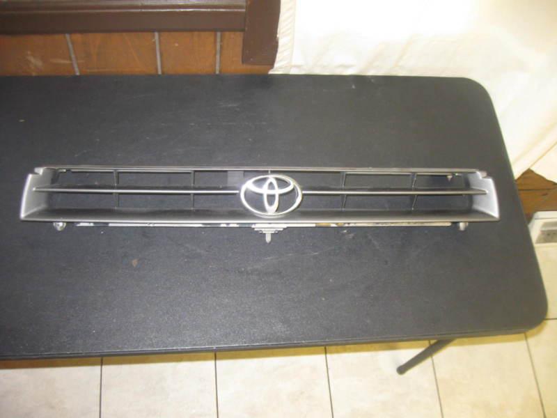 Toyota camry exterior front grille 92-96 oem grill