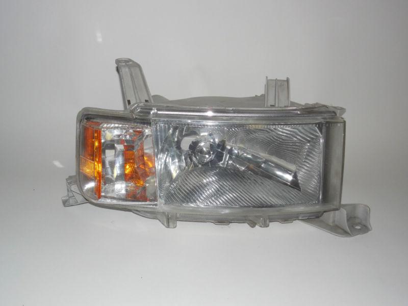 04 05 06 scion xb oem right headlight nice!