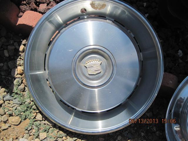 60s 70s vintage cadillac hubcap full wheel cover