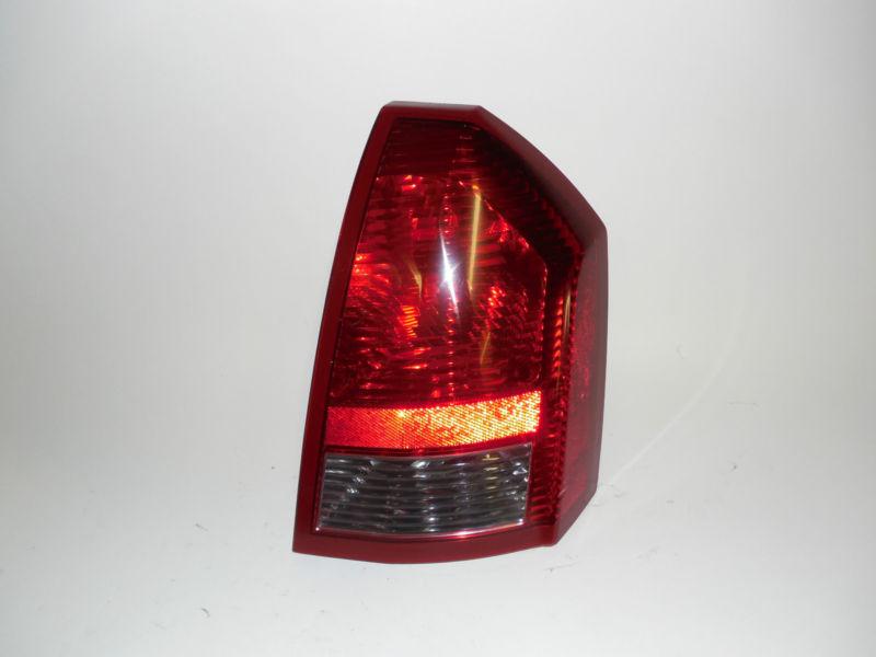 05 06 07 chrysler 300 oem right tail light  