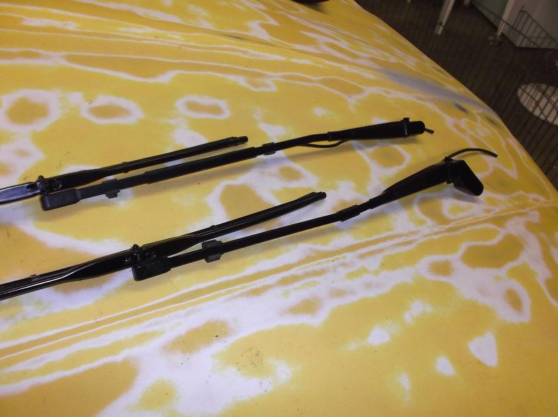 1982-1992 camaro,firebird ta set of windshield wiper arms with nozzles