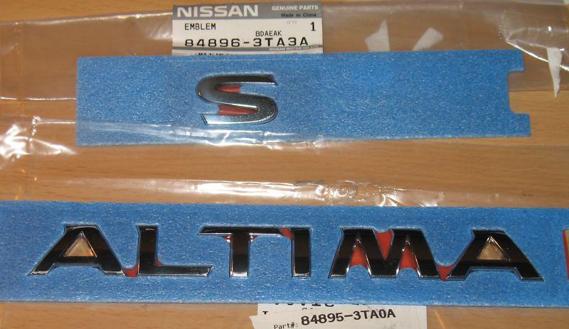 2013 nissan altima  rear trunk lid emblem  