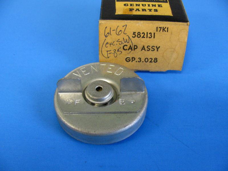 Nos 1961 1962 oldsmobile (exc. stn wgn & f85) vented gas cap 582131 3.028