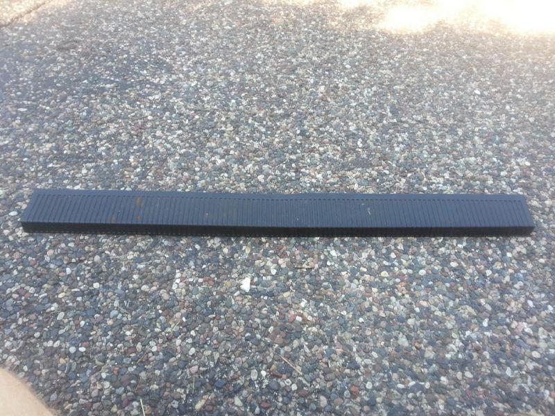 93-98 jeep grand cherokee 4d front right door sill rocker trim cover 55080744 