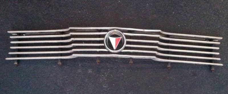 1964 64 plymouth valiant grill & grill emblem nice original 