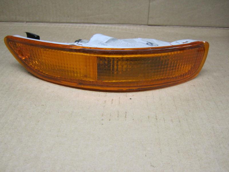 Toyota corolla 93-97 1993-1997 parking light / turn signal passenger non oe