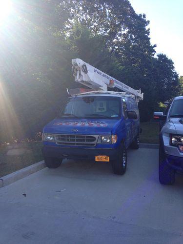 Ford van e-350 bucket truck