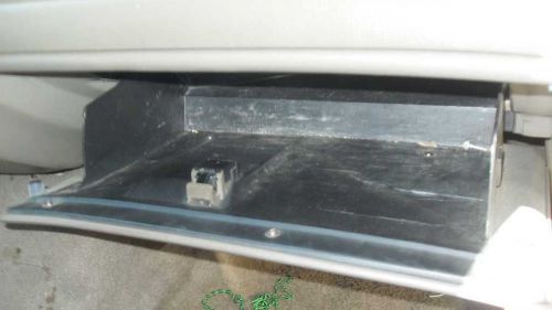 Crown vic 2001 glove box 43340