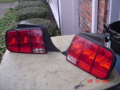 Ford mustang taillights 2005 - 2009 oem (pair) left and right